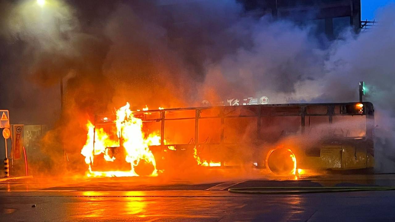 In der Schweiz hat es bei einem Unglück mit einem Linienbus mehrere Tote und Verletzte gegeben.
