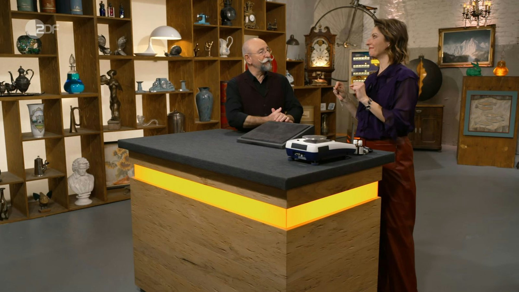 Horst Lichter trällerte spontan: „Wendela, Wendela, Wendela, alles an Geräten da!“ (Bild: ZDF)