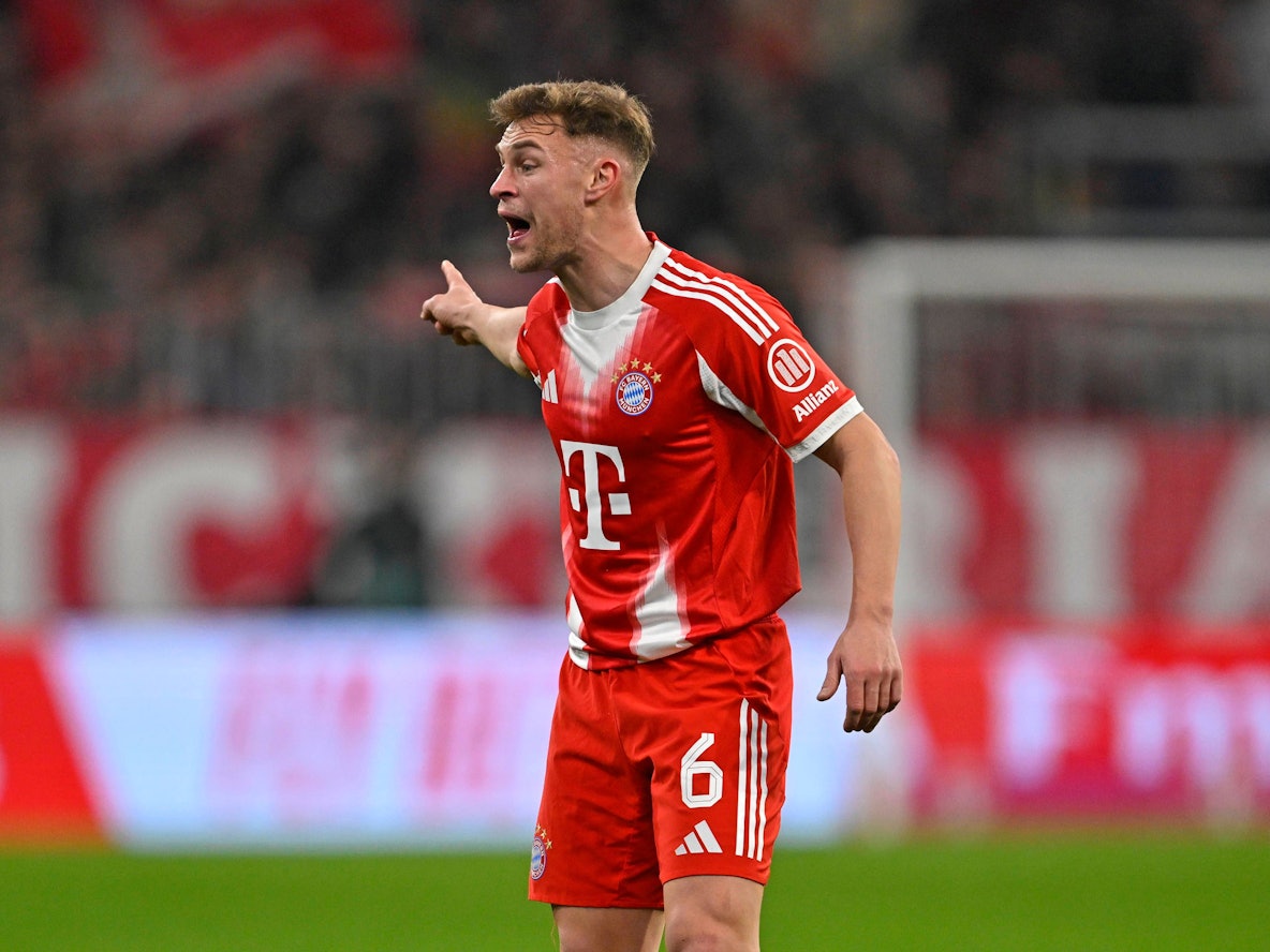 Joshua Kimmich gestikuliert.