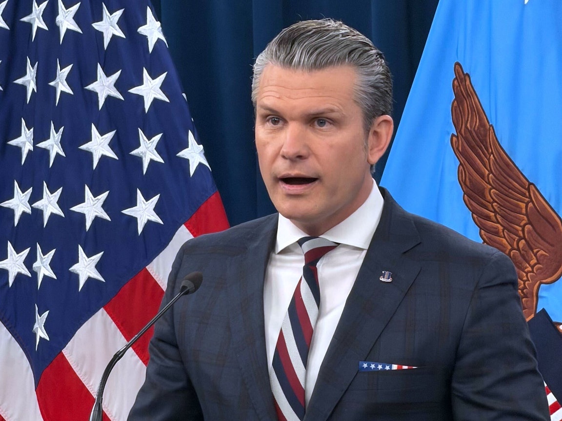 US-Verteidigungsminister Pete Hegseth spricht während einer Pressekonferenz im Pentagon.