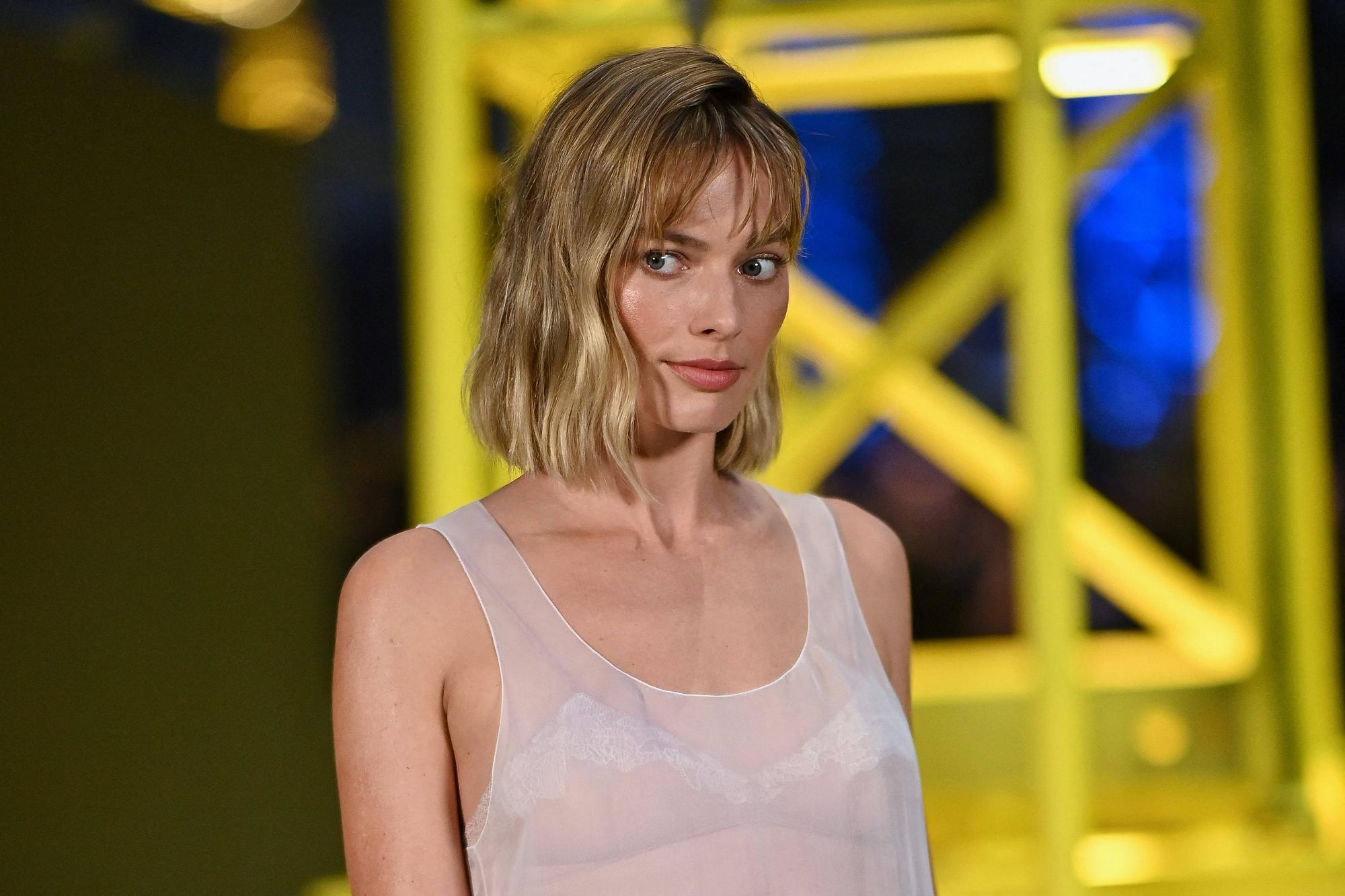 Margot Robbie bei der Paris Fashion Week.