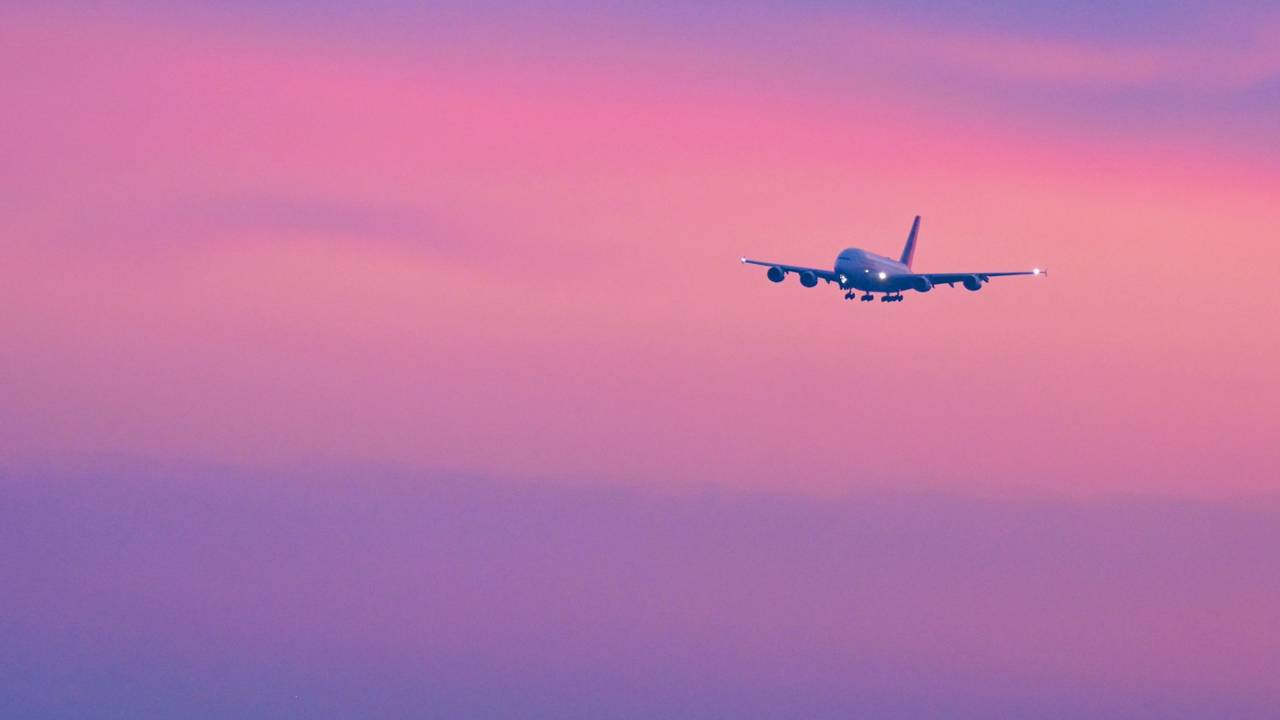 Airbus A380 aus Abu Dhabi landet in München ohne Passagiere