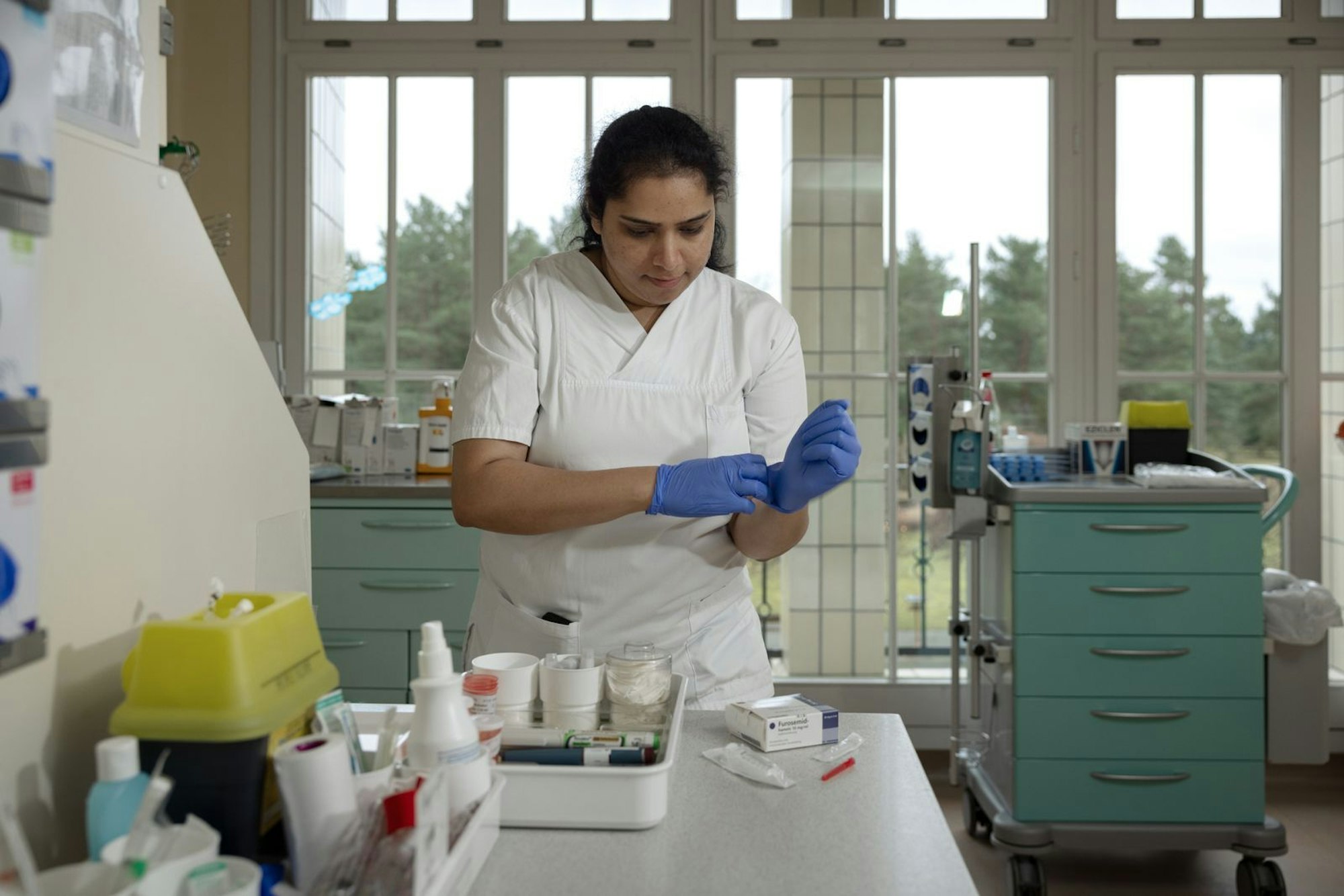 Nach ihrer Facharztprüfung will Meghana Kurapati die Landklinik Wriezen verlassen. Sie hofft in einem größeren Krankenhaus auf bessere Weiterbildungsmöglichkeiten. (Bild: ZDF/Andreas Pein)