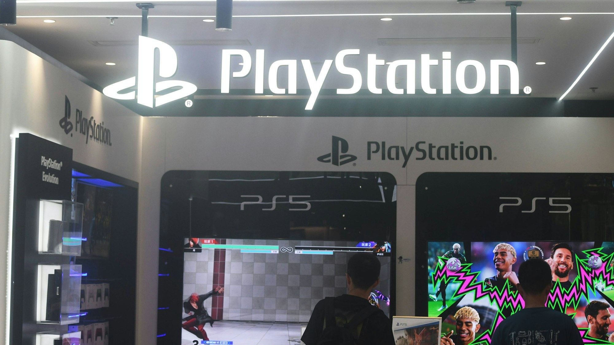 Der japanische Unterhaltungsriese Sony muss sich in Großbritannien vor Gericht verantworten. Hier ist ein (analoger) Store in Hangzhou (China) zu sehen.