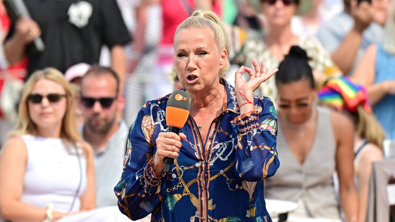 Moderatorin Andrea „Kiwi“ Kiewel während der ZDF-Unterhaltungsshow Fernsehgarten.
