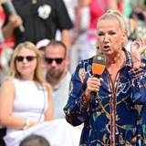 Moderatorin Andrea „Kiwi“ Kiewel während der ZDF-Unterhaltungsshow Fernsehgarten.