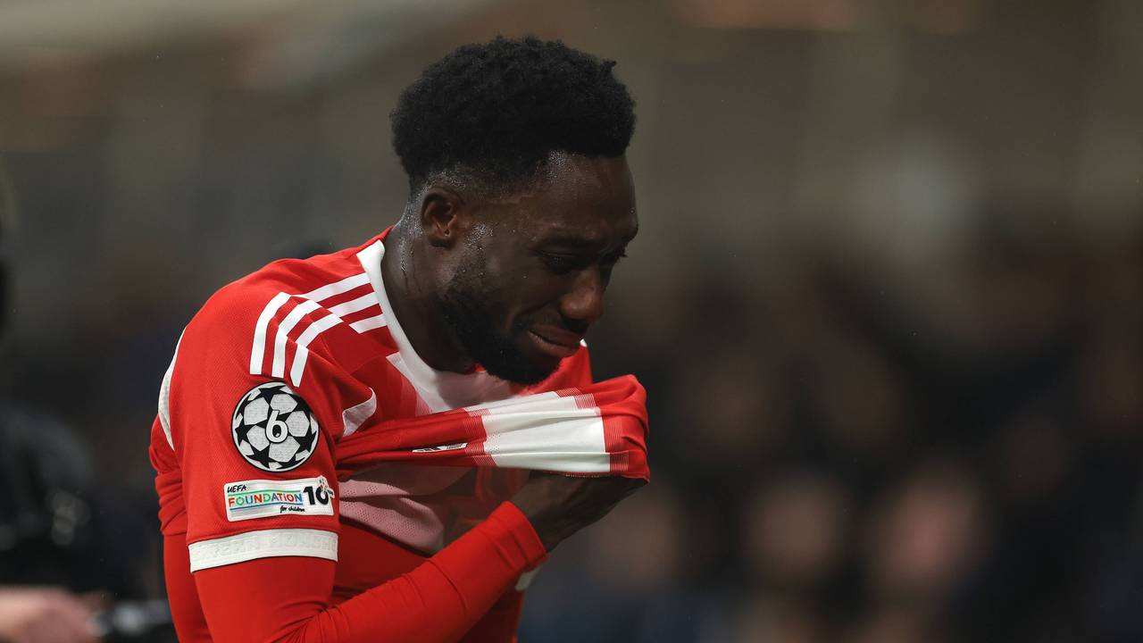 Alphonso Davies weint.