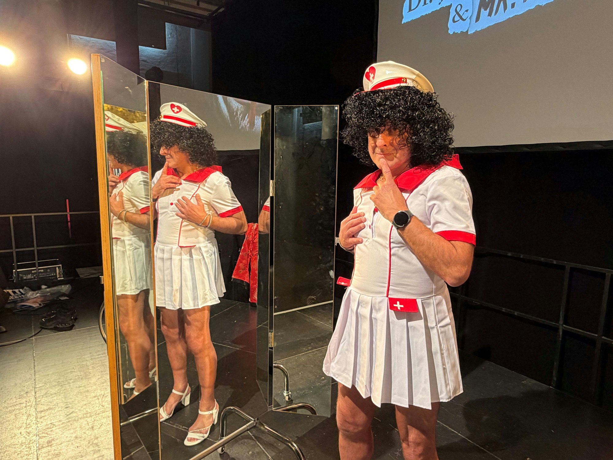 Pierre Littbarski in einem seiner Bühnenoutfits.