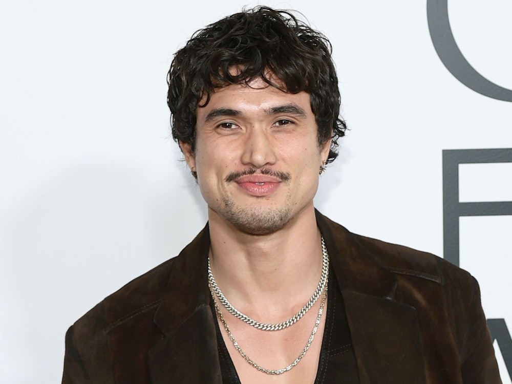 „Riverdale“-Star Charles Melton ist Vater geworden. (Bild: 2024 Getty Images/Dimitrios Kambouris)