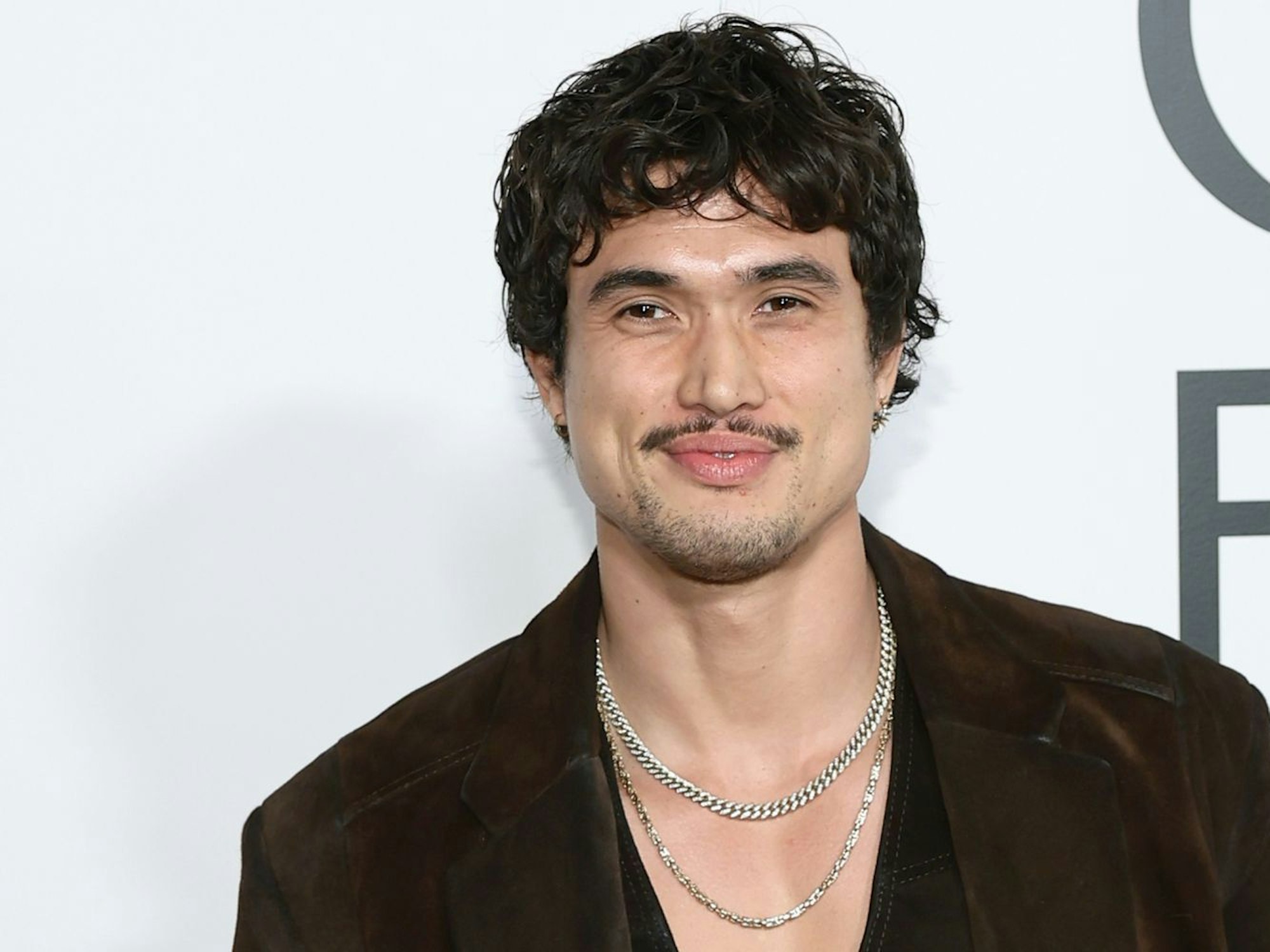 „Riverdale“-Star Charles Melton ist Vater geworden. (Bild: 2024 Getty Images/Dimitrios Kambouris)