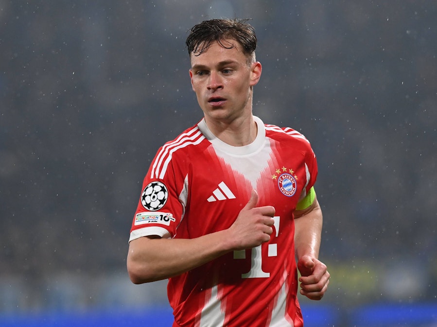 Joshua Kimmich in rotem Fußballtrikot