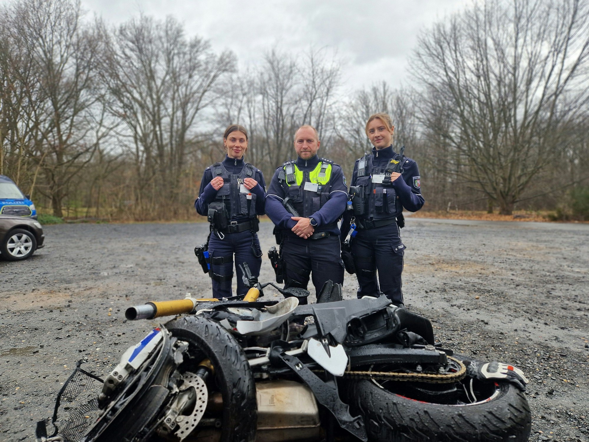 Am Abend des 25. Juli stießen auf der Alten Kölner Straße zwei Motorradfahrer frontal aufeinander, beide starben noch an der Unfallstelle.