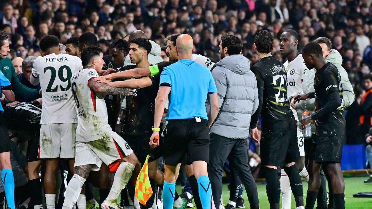 Spieler von Chelsea und PSG geraten aneinander.