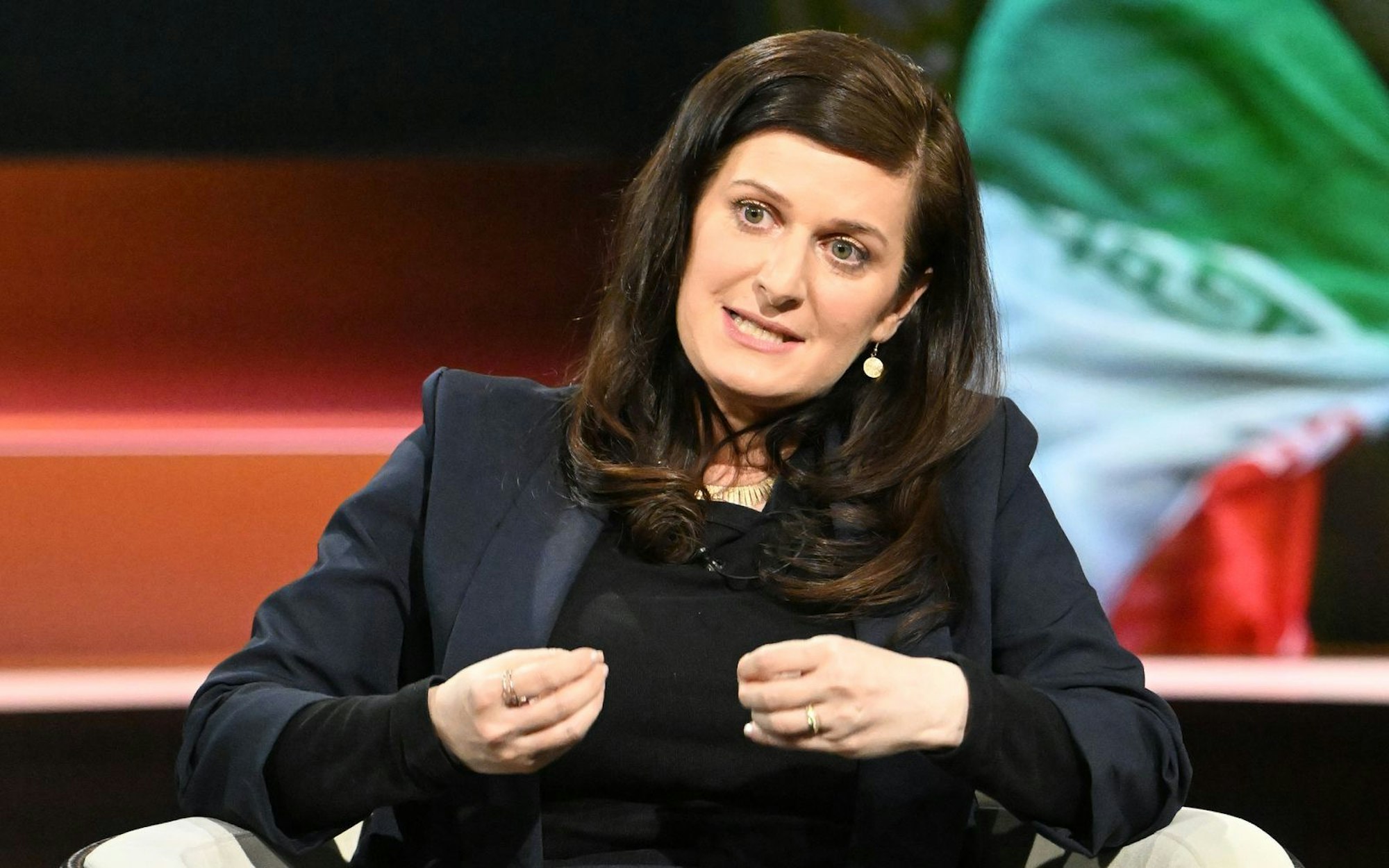 Iran-Expertin Azadeh Zamirirad stellte besorgt fest, dass es derzeit „sehr viel Angst“ im Iran gebe. (Bild: ZDF / Cornelia Lehmann)