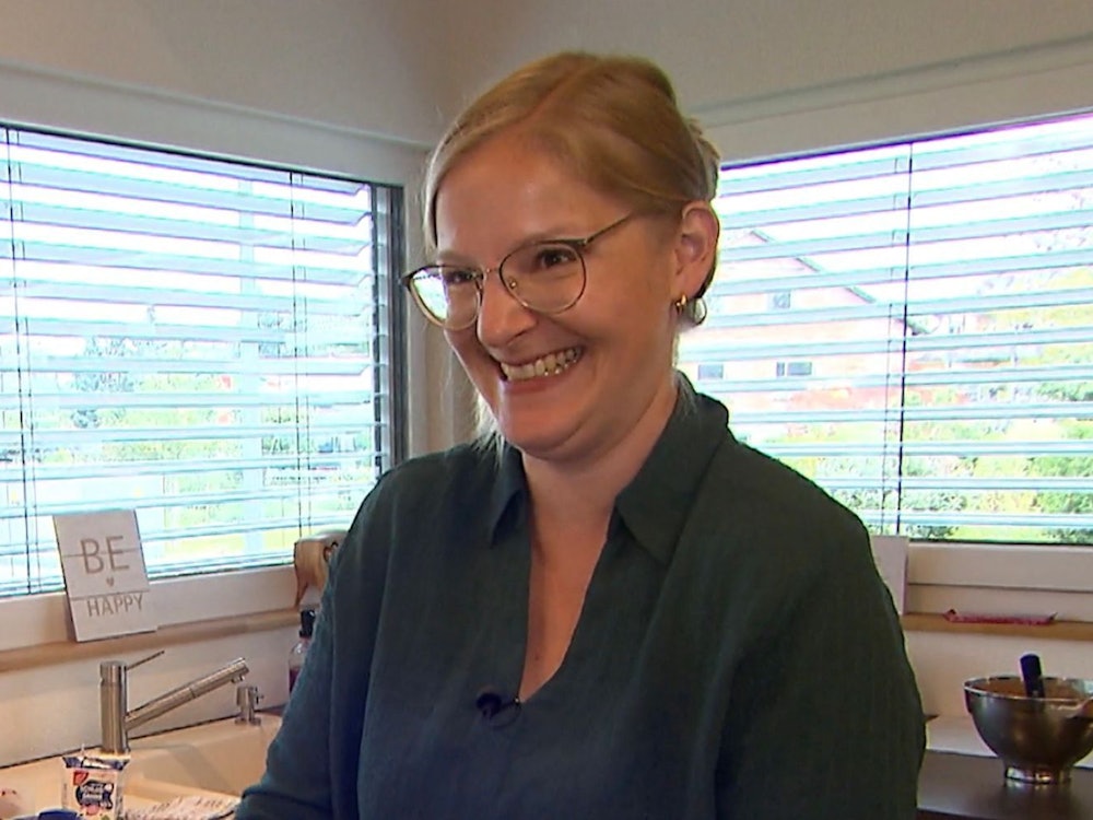 In puncto Kochkunst wird Carina (36) von ihrem Mann stark unterschätzt. (Bild: RTL)