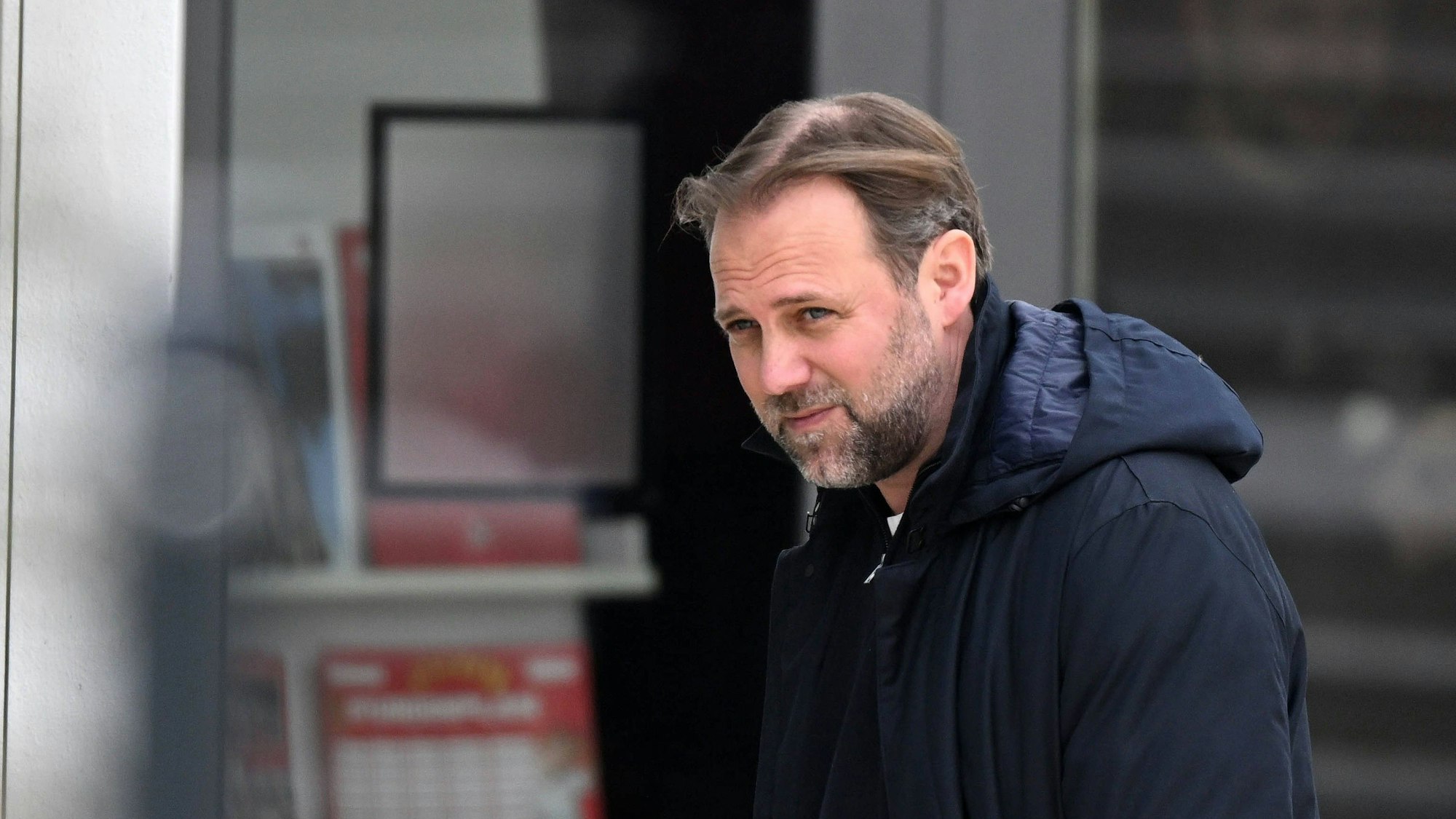 Am Geißbockheim kommt Tim Steidten an.