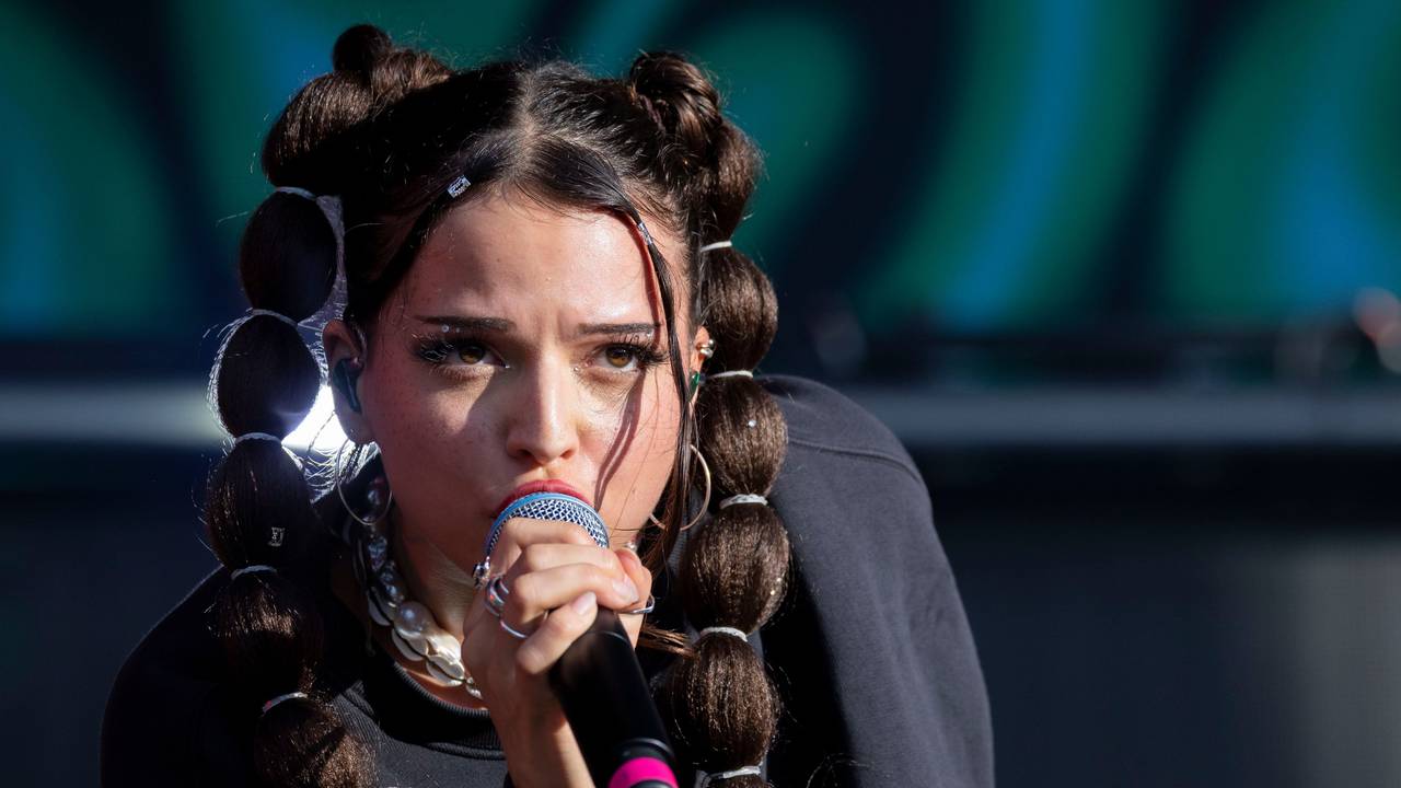 Sängerin Nina Chuba beim Musikfestival Juicy Beats 2023.