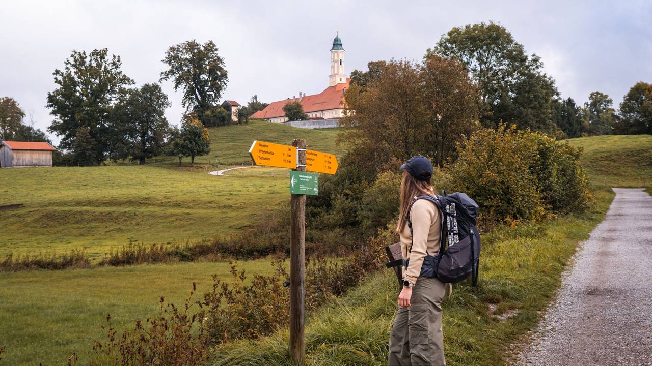 Blick auf Kloster Reutberg im Tölzer Land
