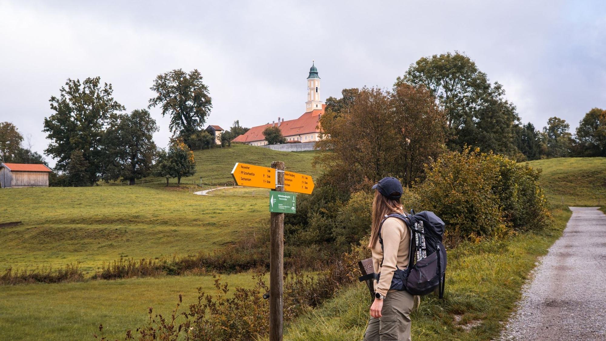 Blick auf Kloster Reutberg im Tölzer Land