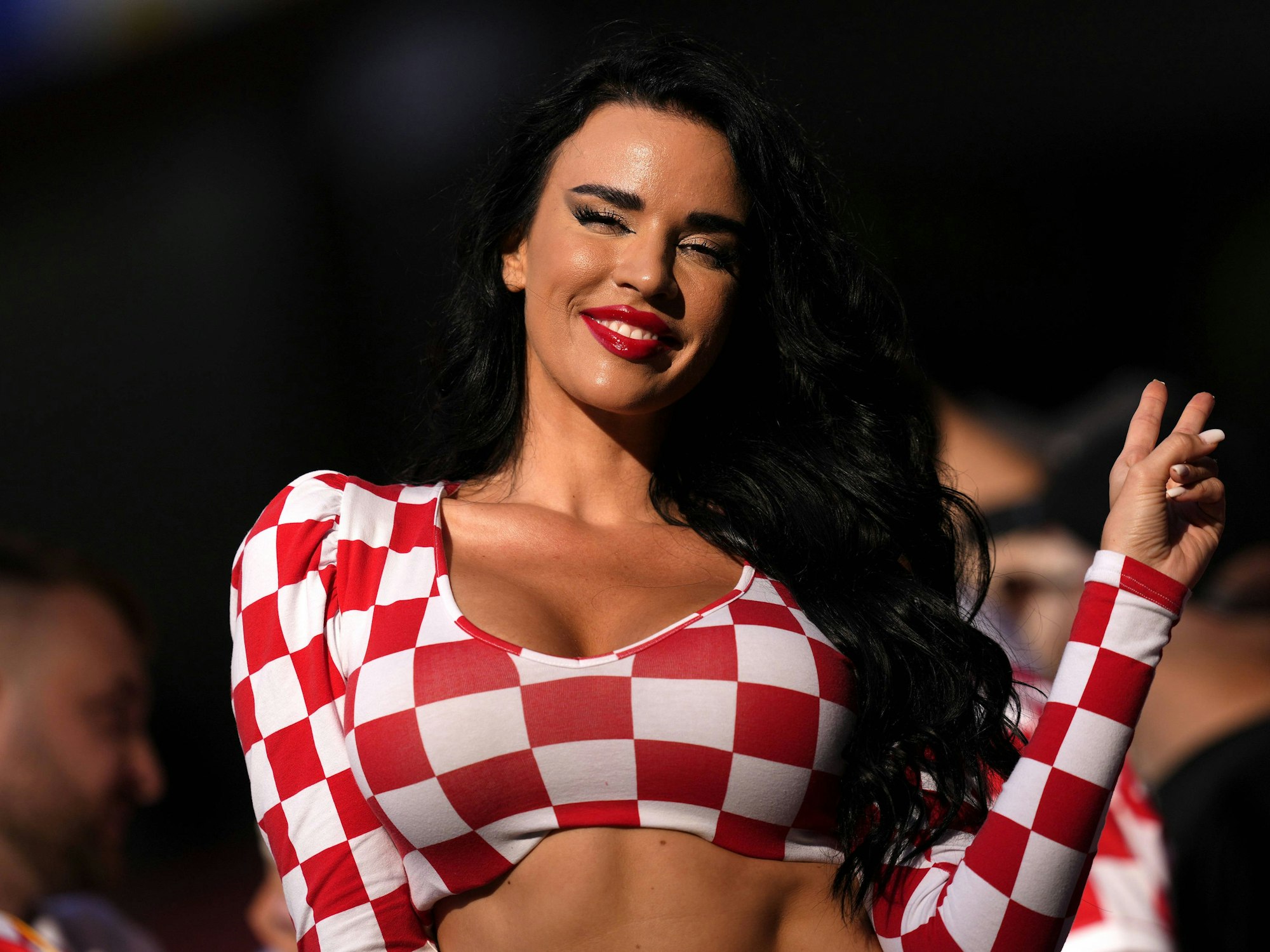 Ivana Knoll beim Spiel der kroatischen Nationalmannschaft gegen Italien bei der EM 2024 auf der Tribüne.