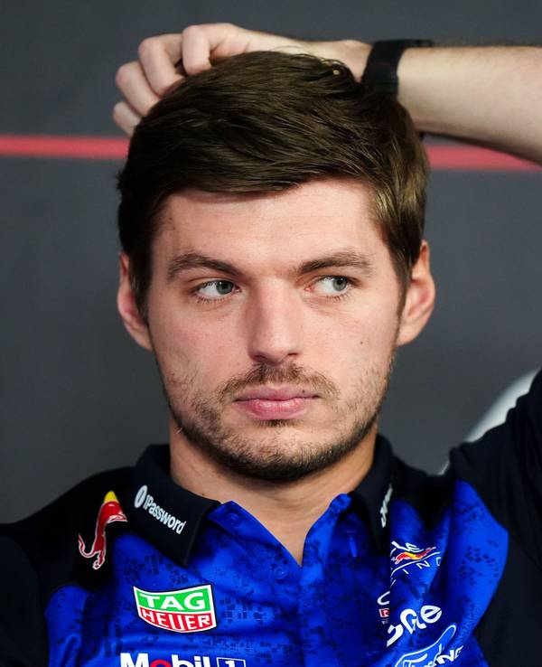 Max Verstappen auf einer Pressekonferenz.