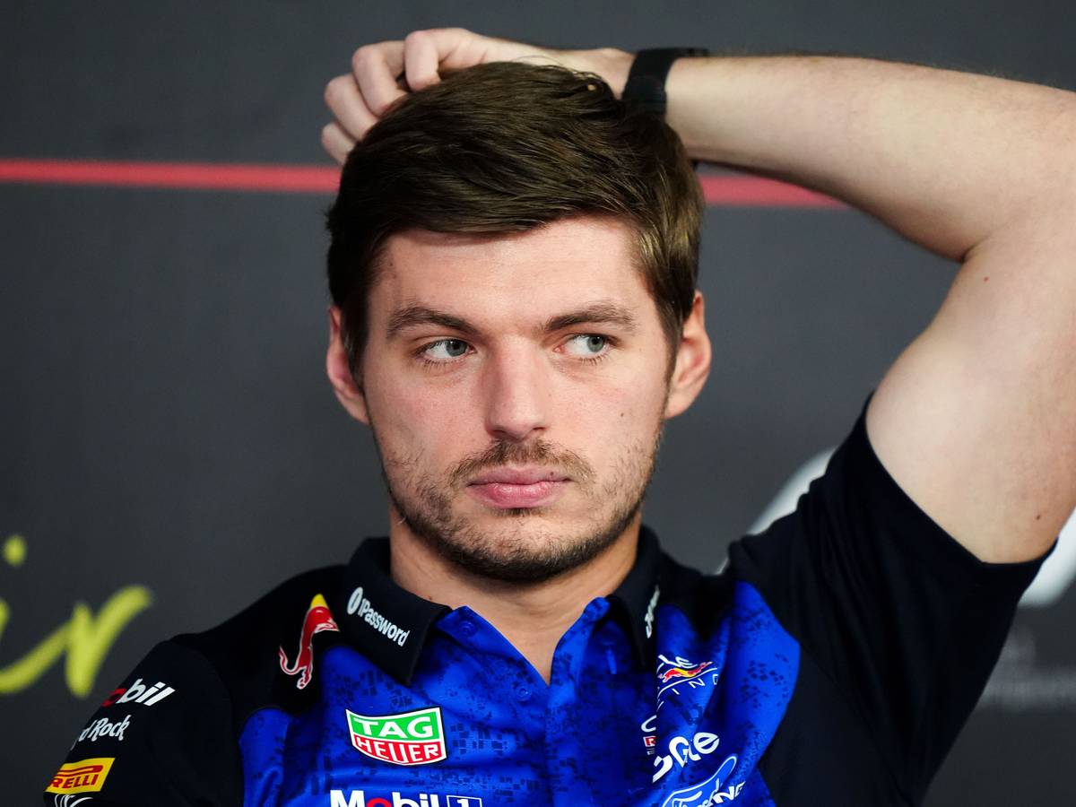 Max Verstappen auf einer Pressekonferenz.