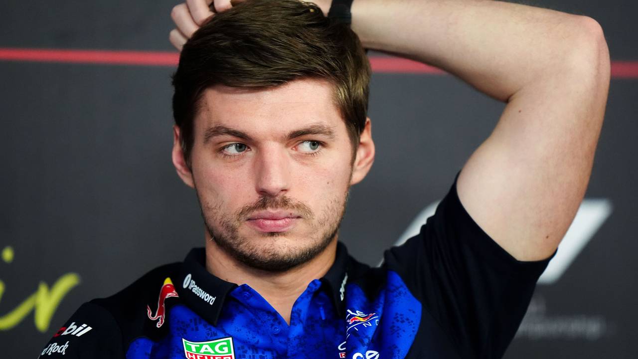 Max Verstappen auf einer Pressekonferenz.