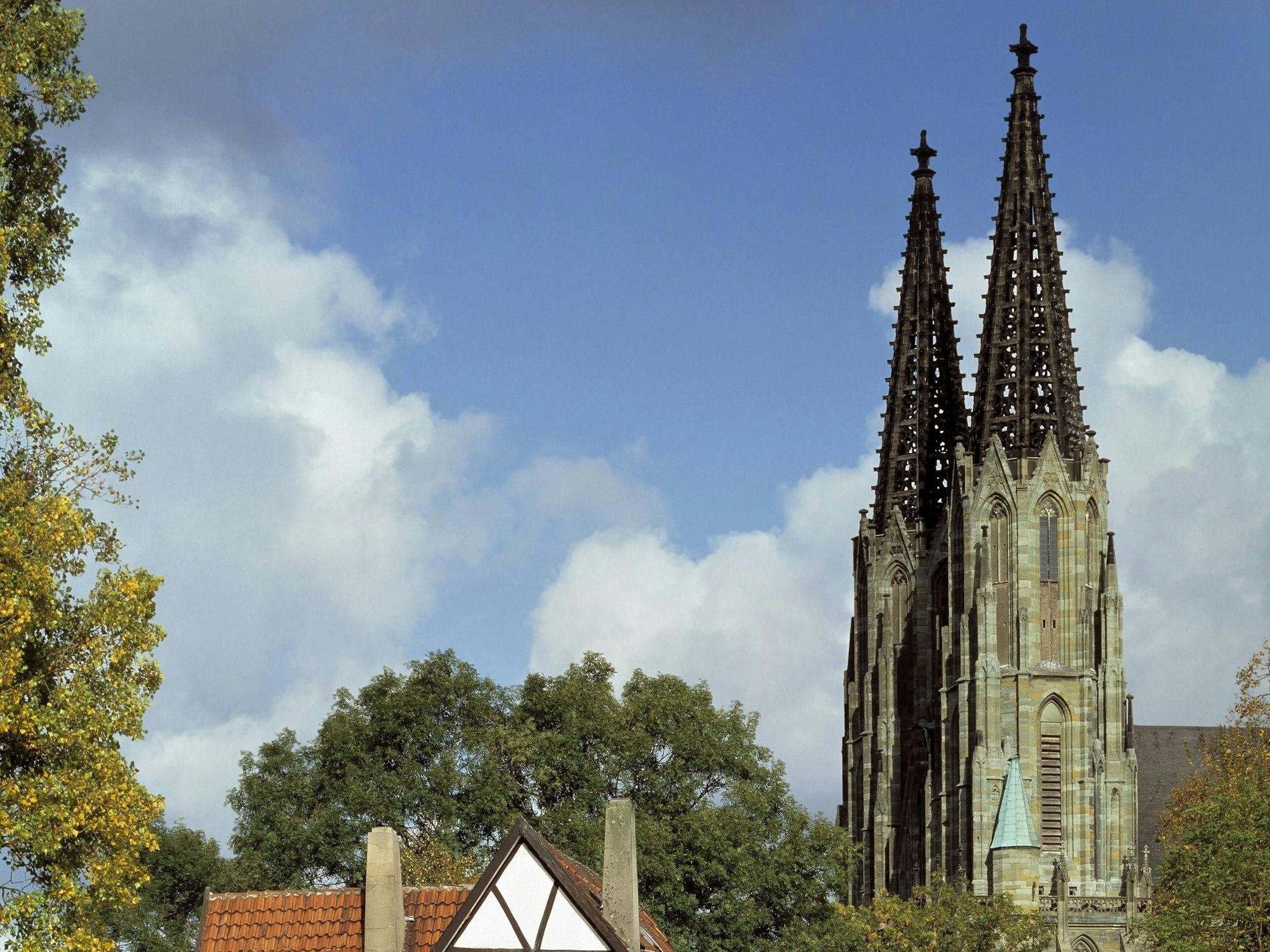 Die Türme der Wiesenkirche in Soest sehen denen des Kölner Doms zum verwechseln ähnlich.