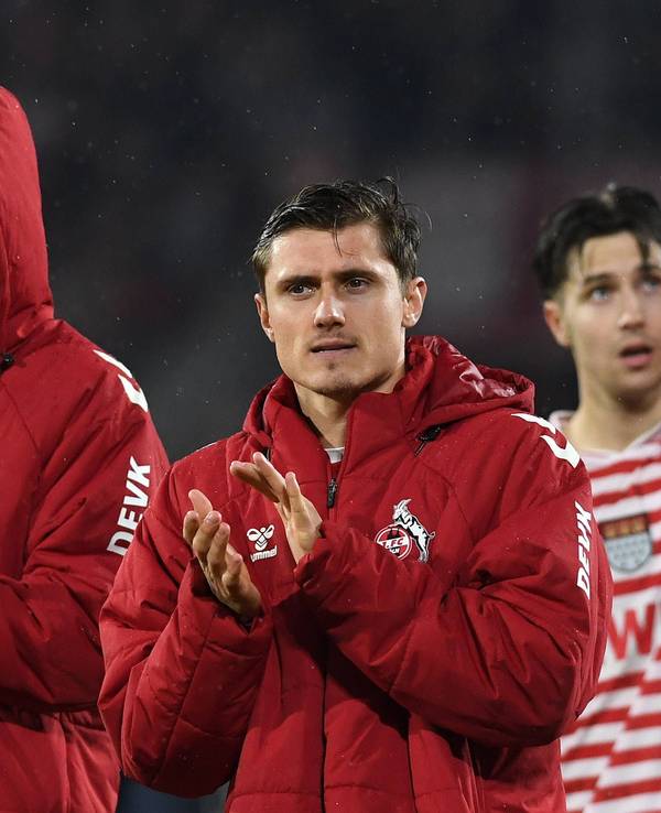 Joel Schmied und Alessio Castro-Montes bedanken sich bei den FC-Fans.