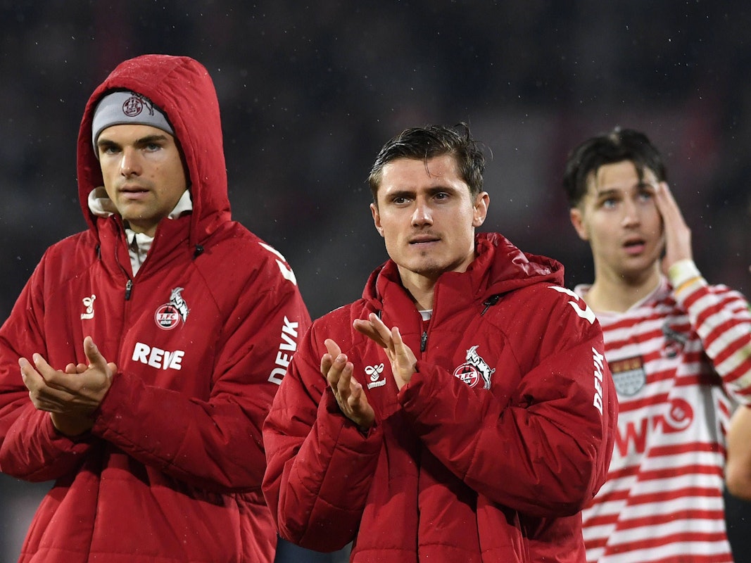 Joel Schmied und Alessio Castro-Montes bedanken sich bei den FC-Fans.