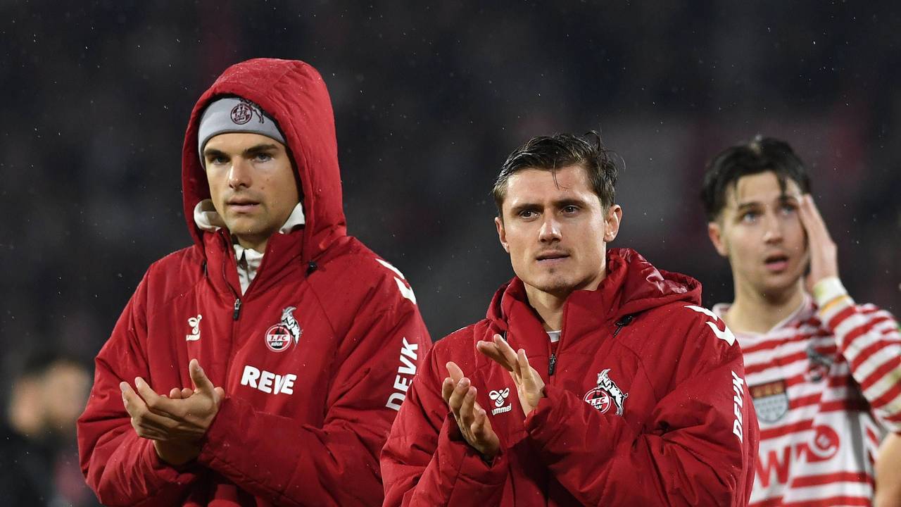 Joel Schmied und Alessio Castro-Montes bedanken sich bei den FC-Fans.