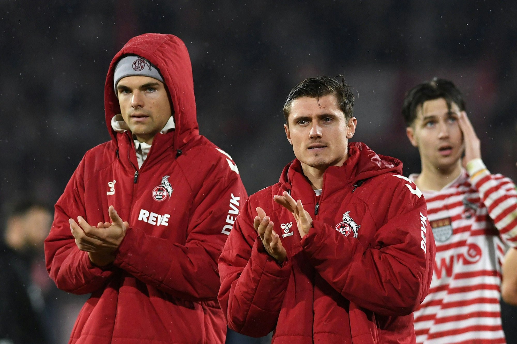 Joel Schmied und Alessio Castro-Montes bedanken sich bei den FC-Fans.