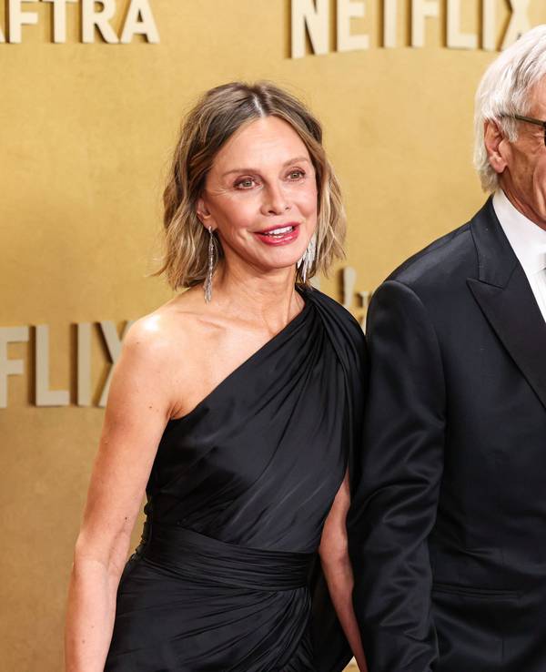 Harrison Ford und Calista Flockhart posieren.