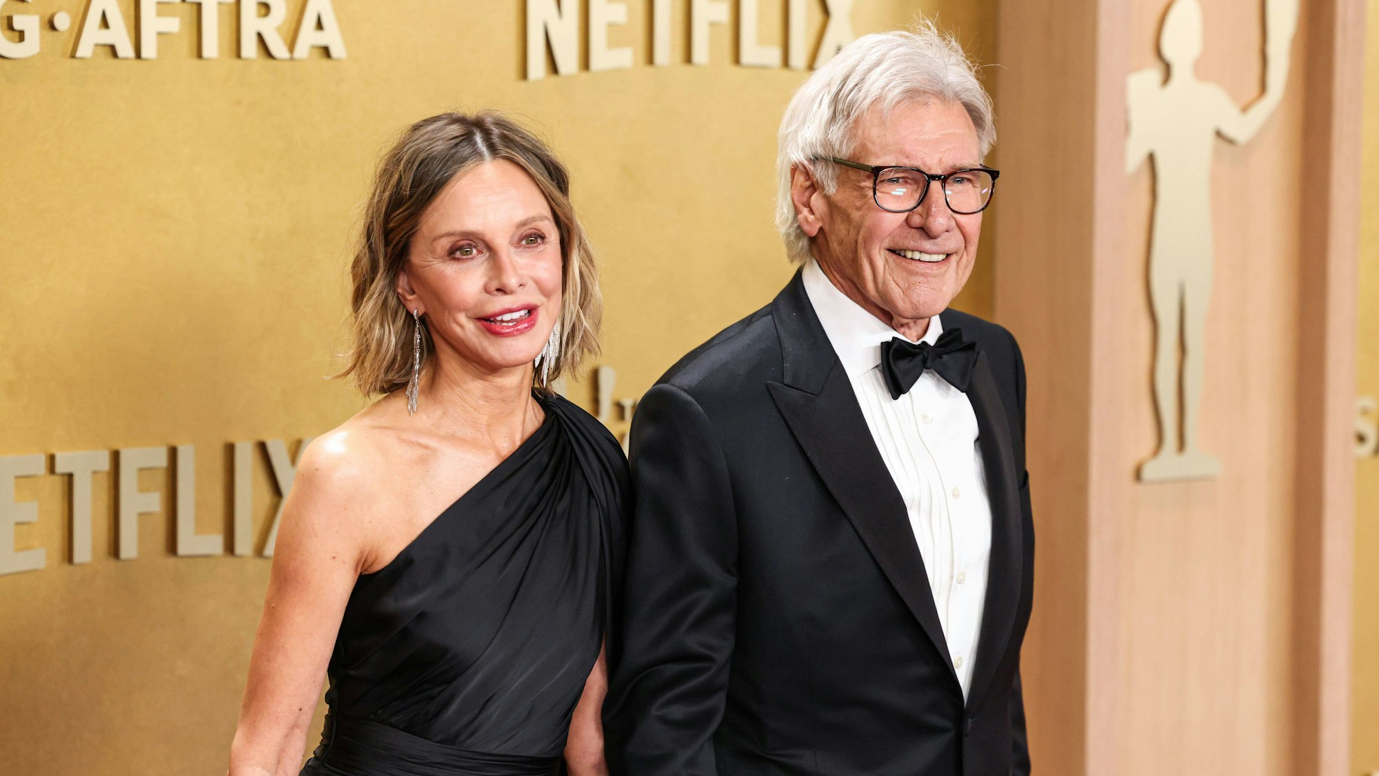 Harrison Ford und Calista Flockhart posieren.
