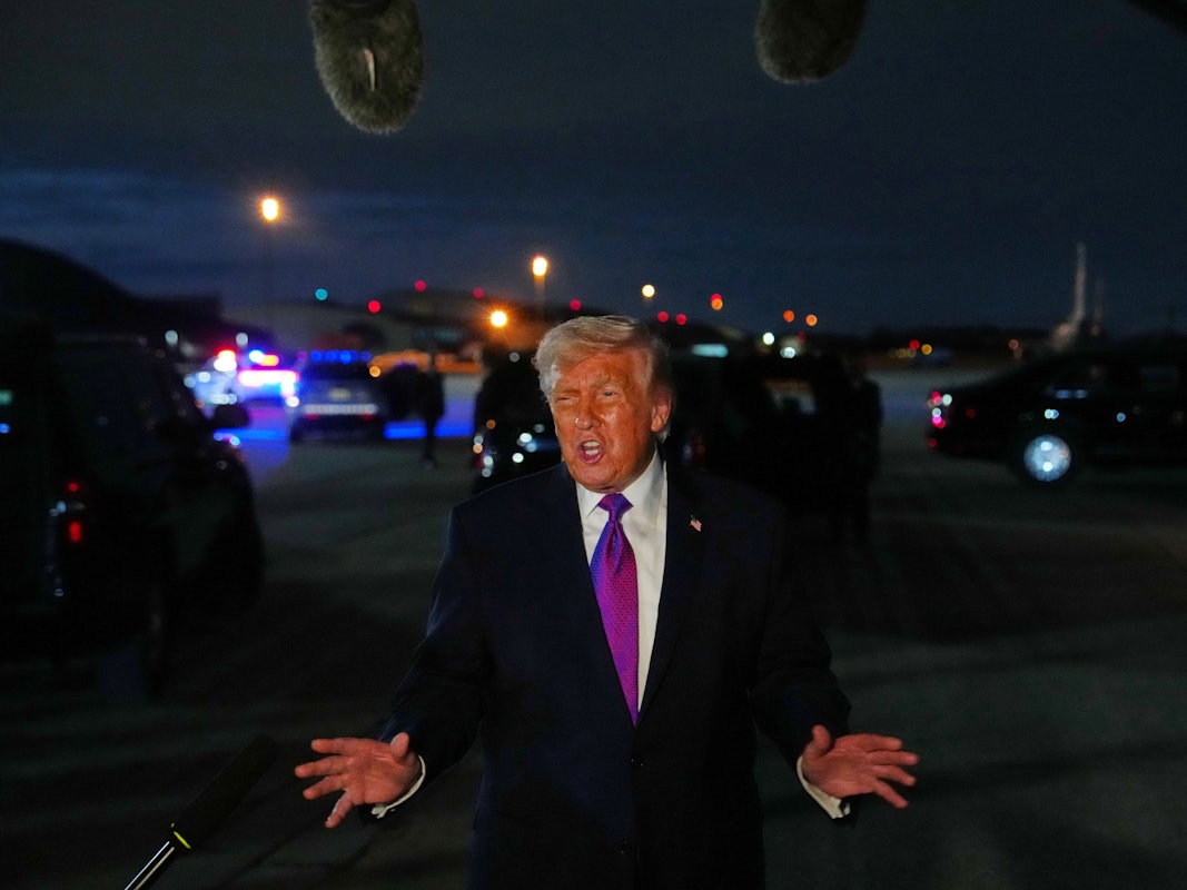 US-Präsident Donald Trump spricht am 11. März zu Reportern nach seiner Ankunft mit der Air Force One auf der Joint Base Andrews.