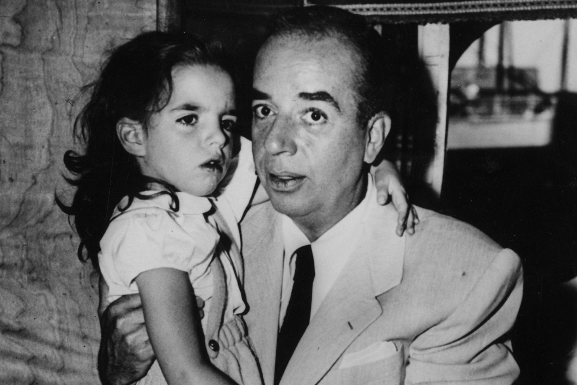 Liza Minnelli (hier 1951) hatte nicht nur einen Star zur Mutter, sondern auch einen berühmten Vater: Oscarpreisträger Vincente Minnelli (1913 - 1986) prägte Hollywood in den 40er- und 50er-Jahren mit Klassikern und Musical-Filmen (“Ein Amerikaner in Paris“). (Bild: Keystone/Getty Images)