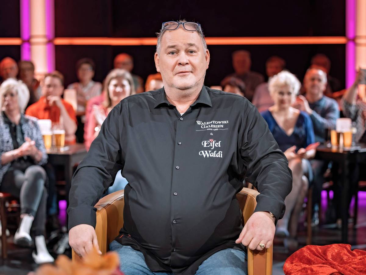 Kunsthändler Walter Lehnertz (59) bei der Aufzeichnung der MDR-Talkshow „Riverboat“ am 4. April 2025