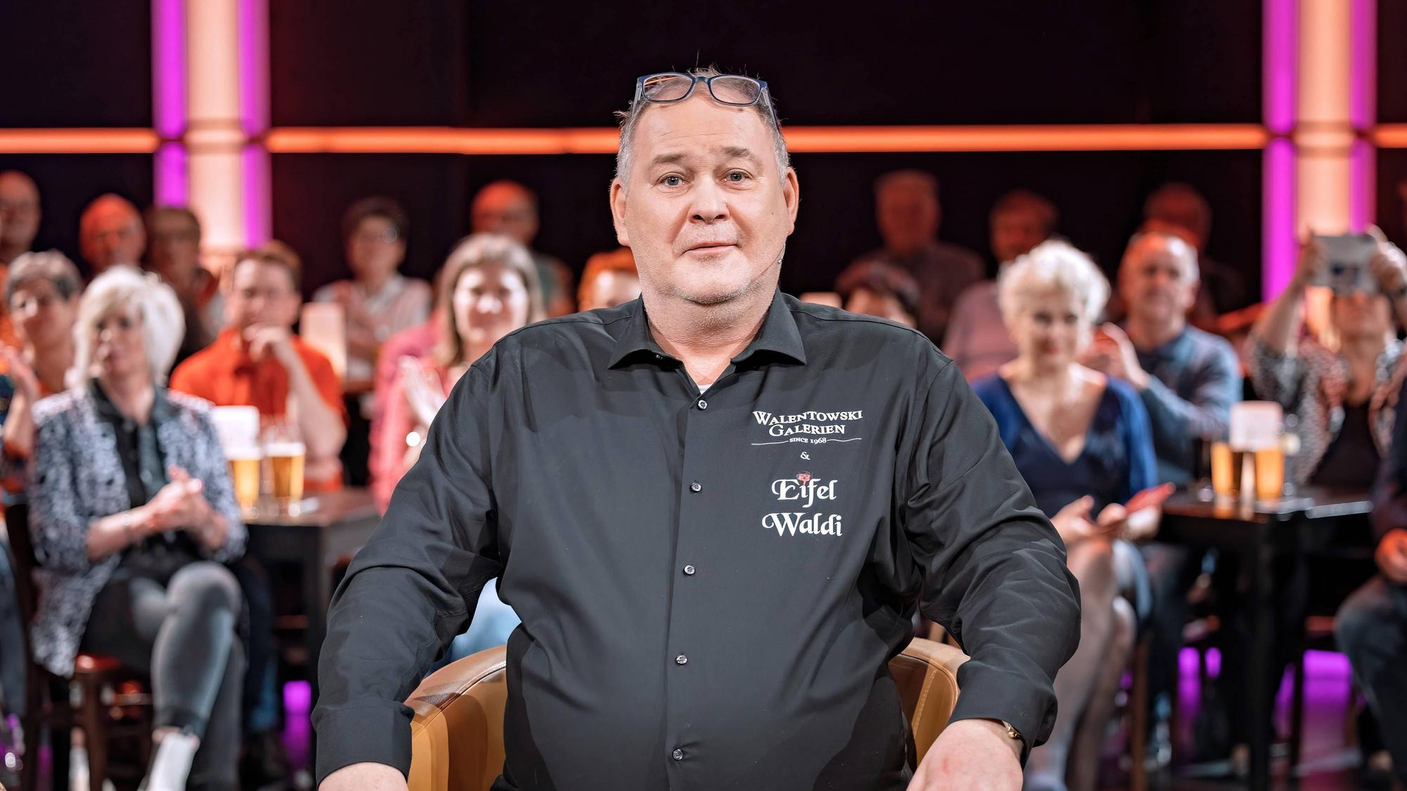 Kunsthändler Walter Lehnertz (59) bei der Aufzeichnung der MDR-Talkshow „Riverboat“ am 4. April 2025
