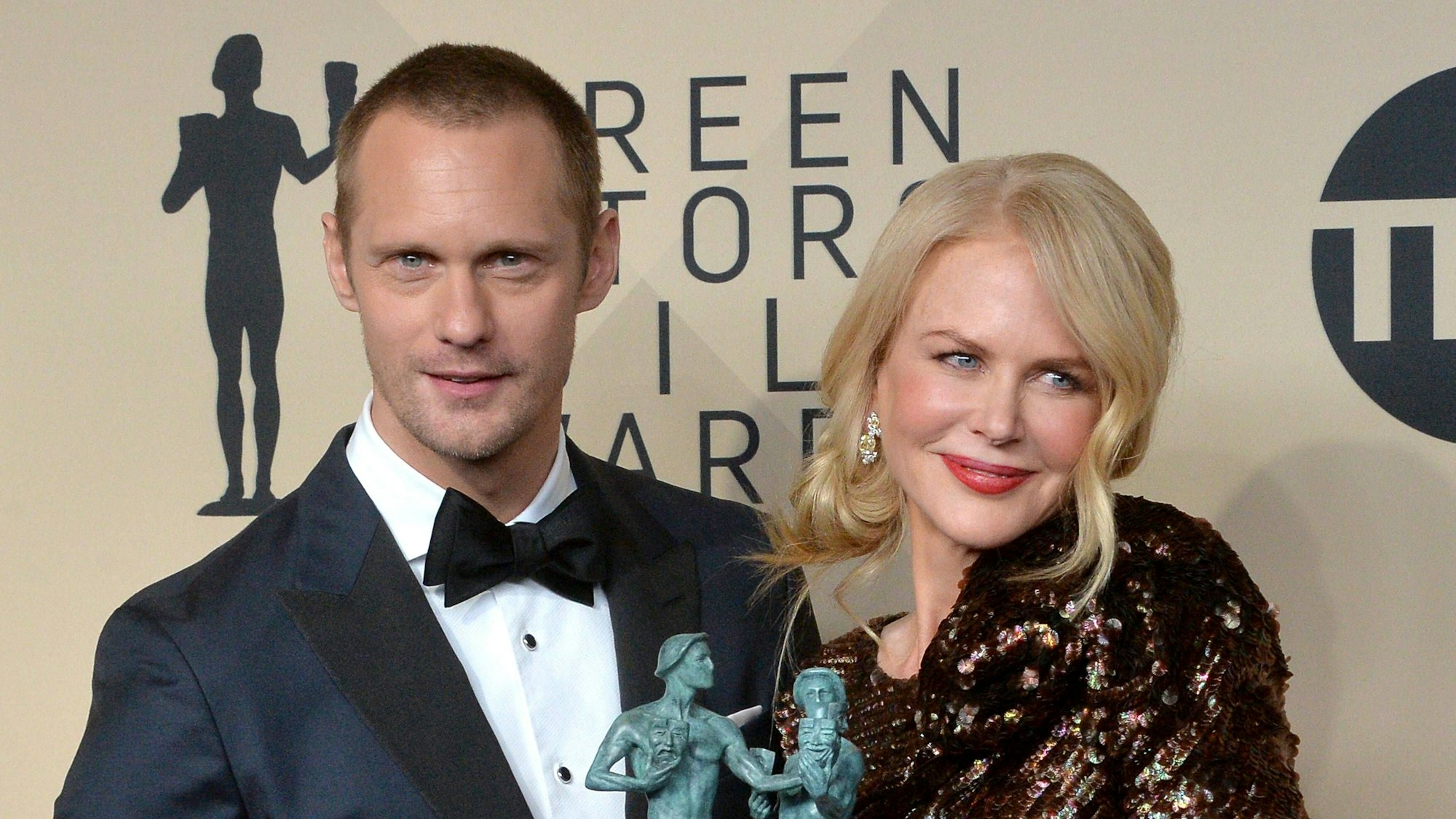 Alexander Skarsgard and Nicole Kidman posieren zusammen.