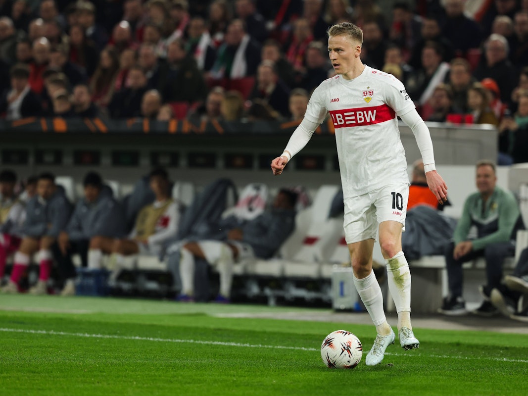 Chris Führich in Aktion mit Ball.