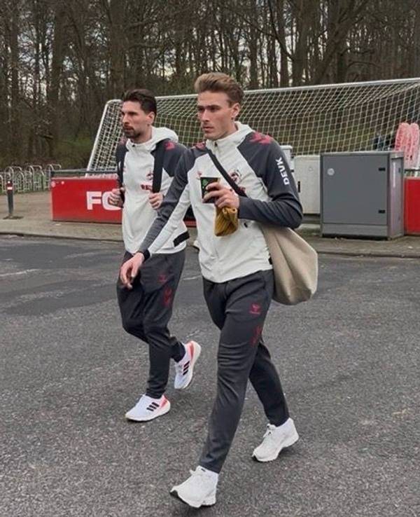 Ron-Robert Zieler (l.) und Sebastian Sebulonsen am Geißbockheim