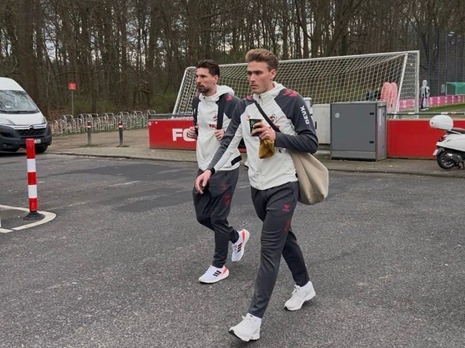 Ron-Robert Zieler (l.) und Sebstian Sebulonsen am Geißbockheim