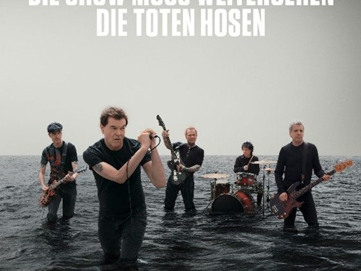 „Die Toten Hosen“ bringen ihre neue Single „Die Show muss weitergehen“ heraus.
