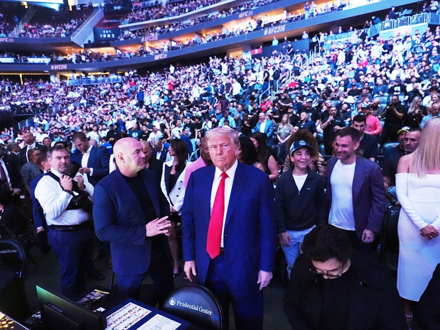 FBI-Agenten lernen Kampftechniken von MMA-Stars