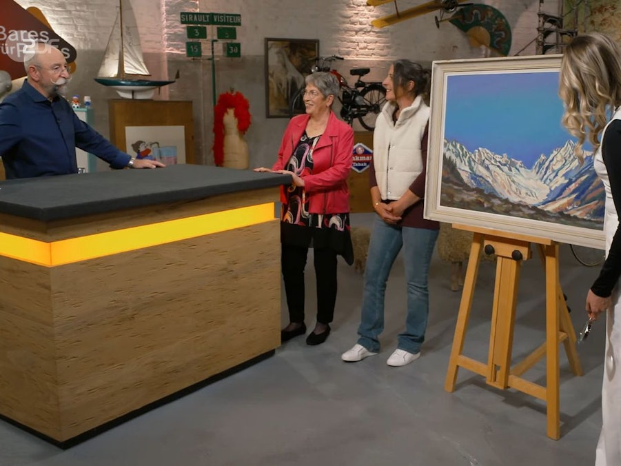 „Der Sehnsuchtsort manch eines Menschen: die Berge“, versank Horst Lichter im Blau und Weiß des Gemäldes. Diese Sehnsucht schien auch das „Bares für Rares“-Händlerteam zu plagen, denn die Gebote stiegen rasant in die Höhe.
(Bild: ZDF)