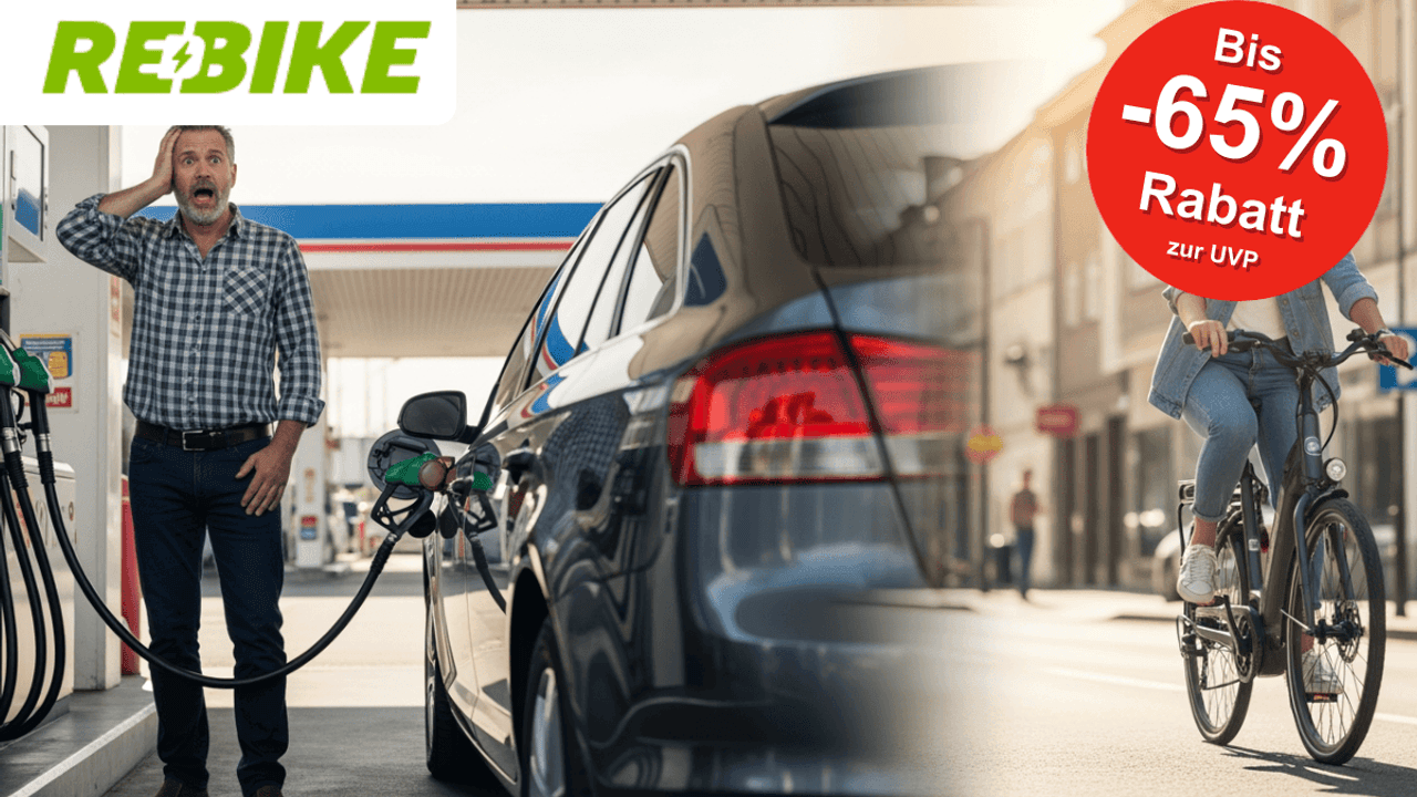 Ein Mann der geschockt von den Tankpreisen ist während eine Frau mit dem E-Bike fährt.