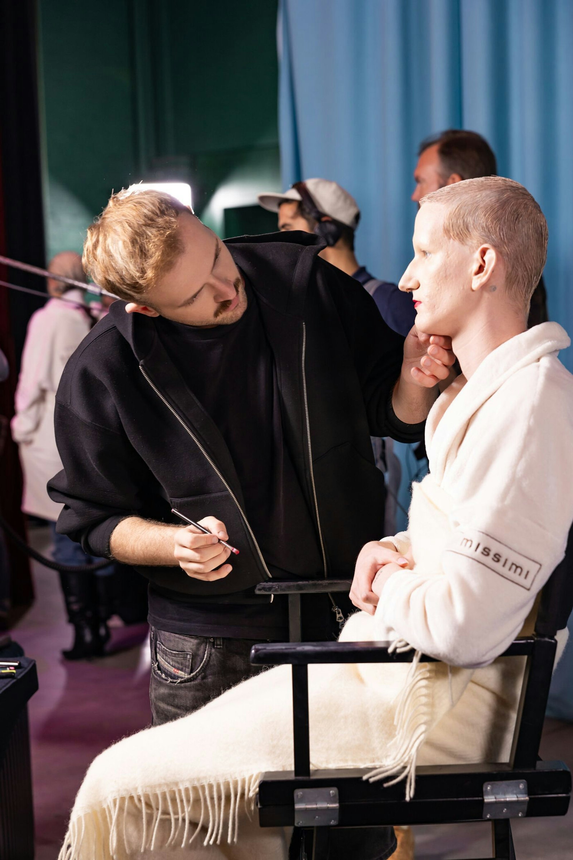 Kim will unbedingt ein Ticket nach Los Angeles ergattern. (Bild: ProSieben/Daniel Graf)