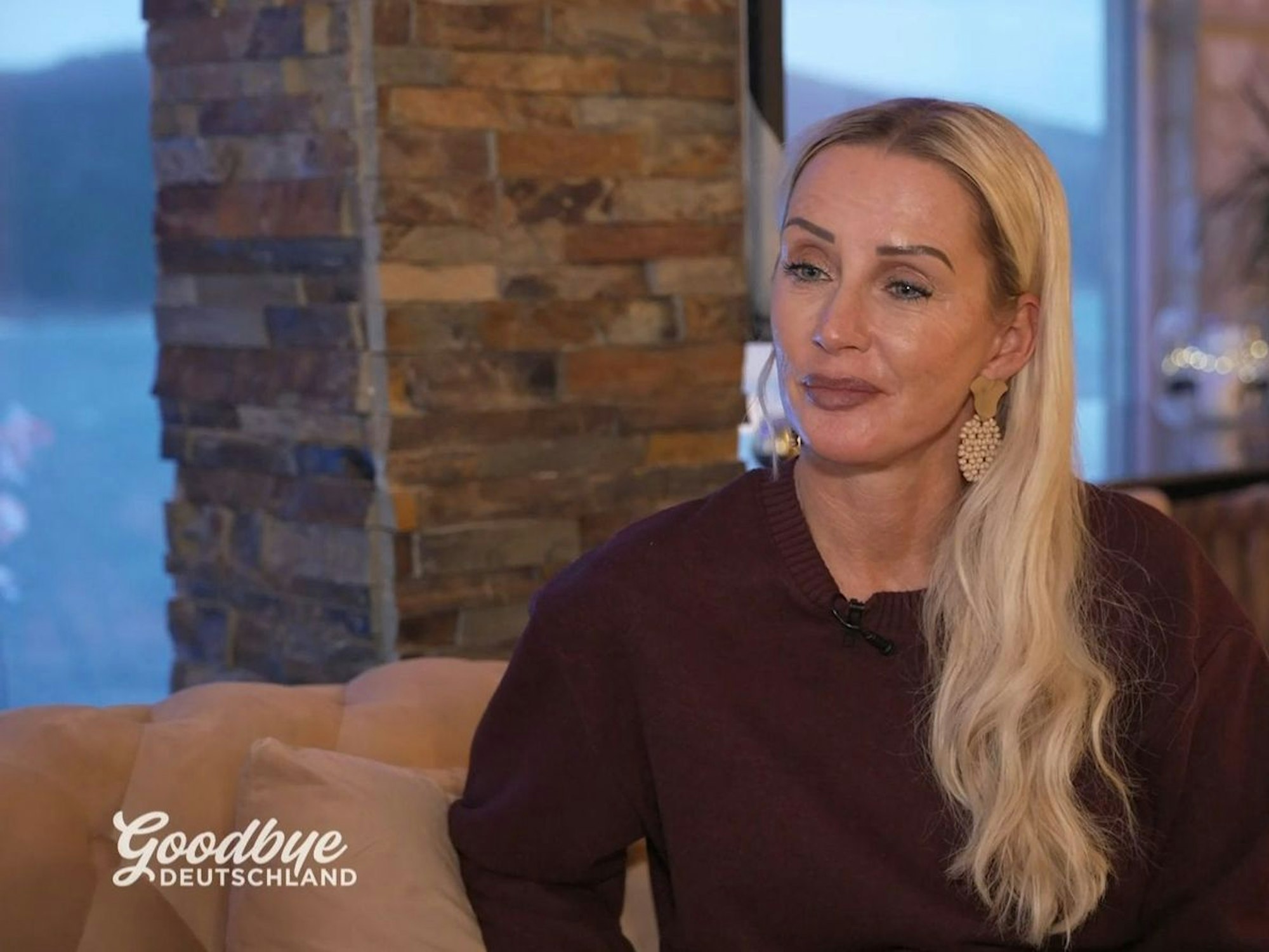 Peggy Jerofke fällt aus allen Wolken, als sie erfährt, wie viel Geld ihr Verlobter Steff heimlich investiert hat. (Bild: RTL)