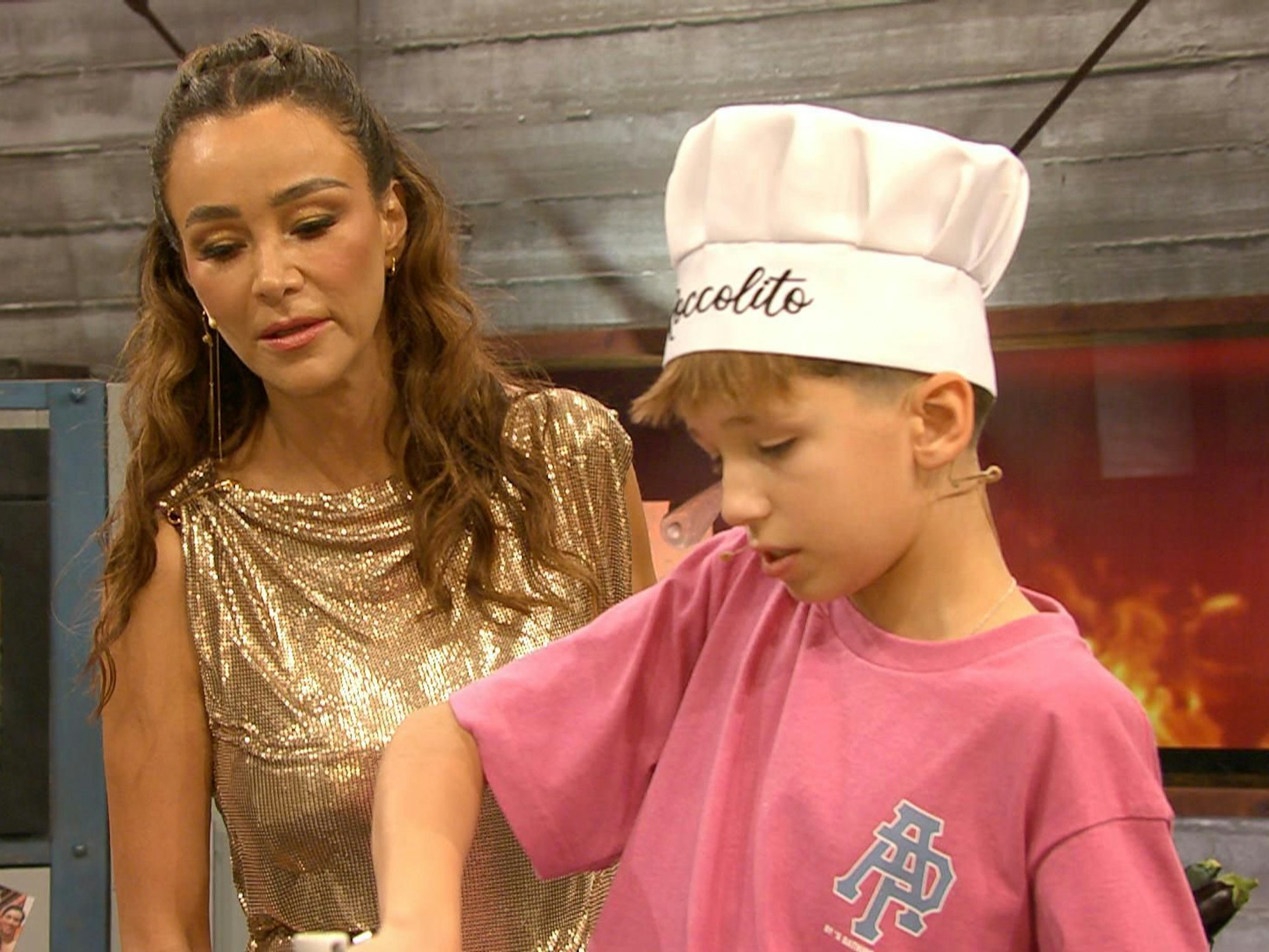 Verona Pooth und ihr Sohn Rocco Pooth bei dessen TV-Debüt bei „Grill den Henssler“