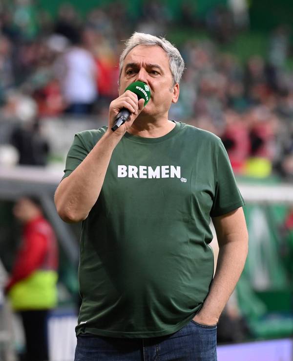 Arnd Zeigler während seines Jobs als Stadionsprecher von Werder Bremen.